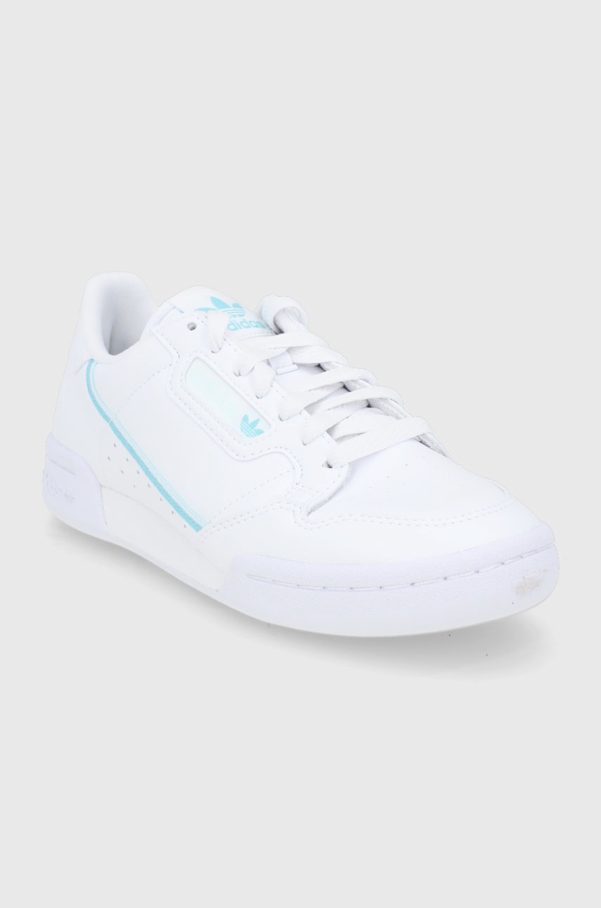 

Ботинки adidas Originals GZ8689 цвет белый на плоском ходу