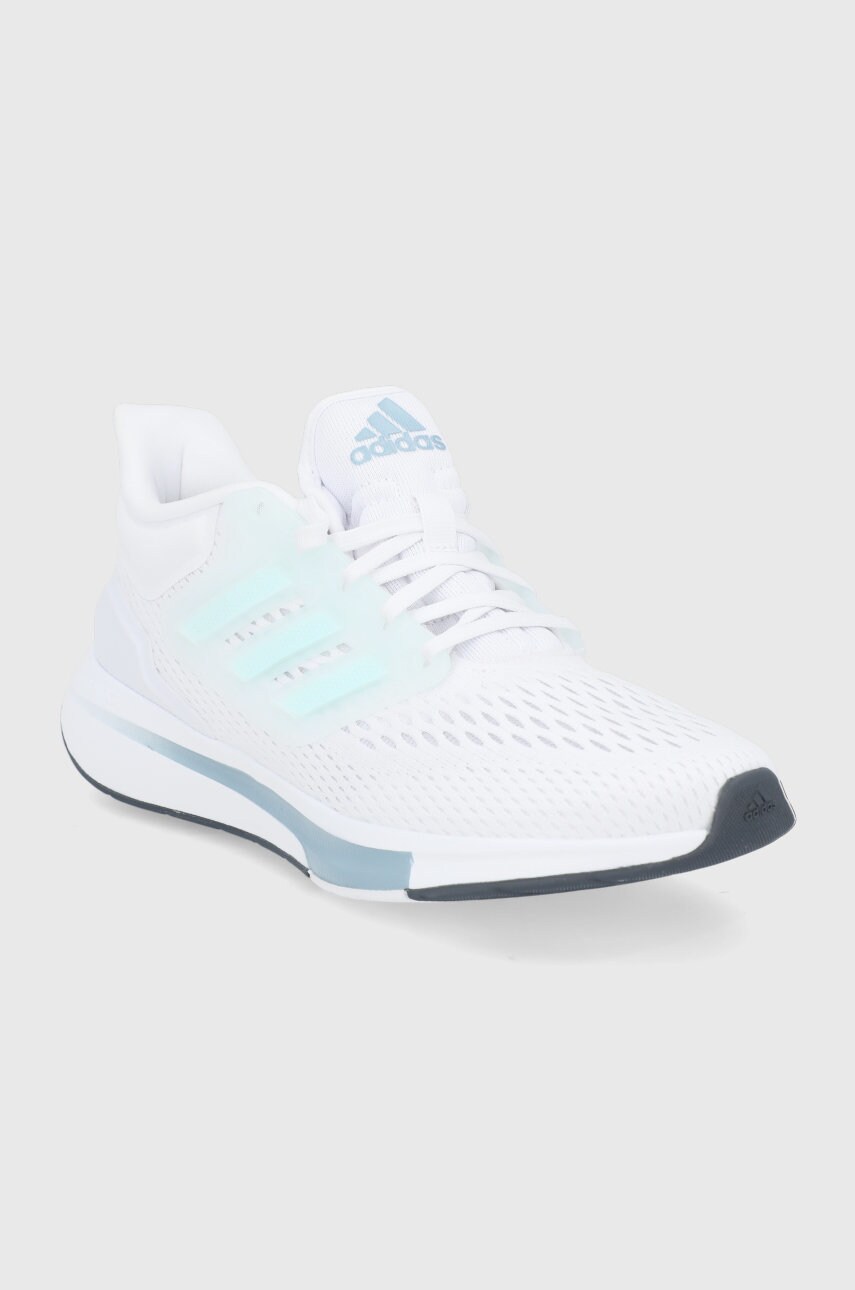 

Ботинки adidas цвет белый на плоском ходу
