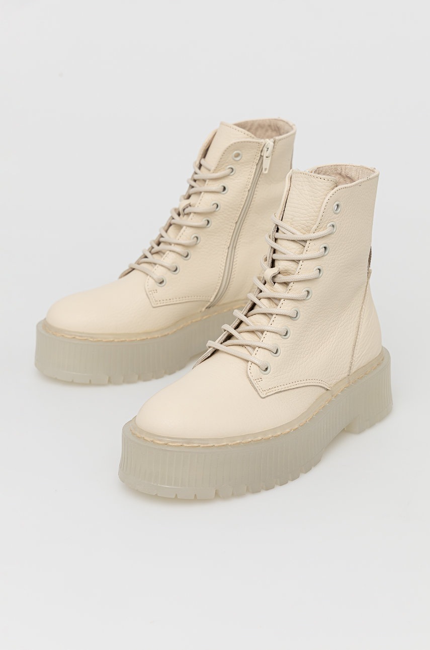 

Шкіряні черевики Steve Madden Skyhy Bootie жіночі колір кремовий на платформі
