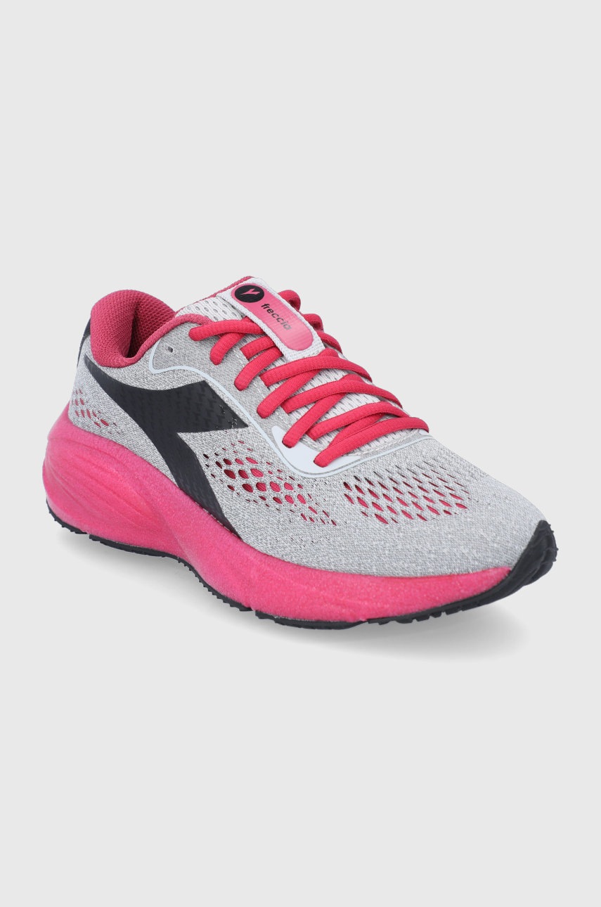

Ботинки Diadora цвет серебрянный на плоском ходу