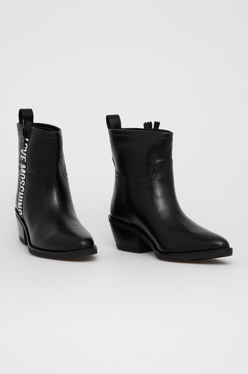 

Кожаные полусапоги Love Moschino женские цвет чёрный каблук кирпичик