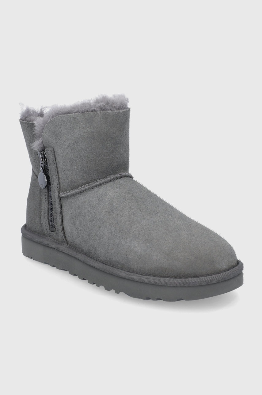 

Замшевые сапоги UGG цвет серый