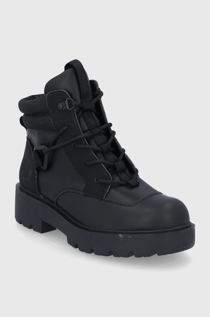 

Кожаные полусапоги UGG женские цвет чёрный на платформе