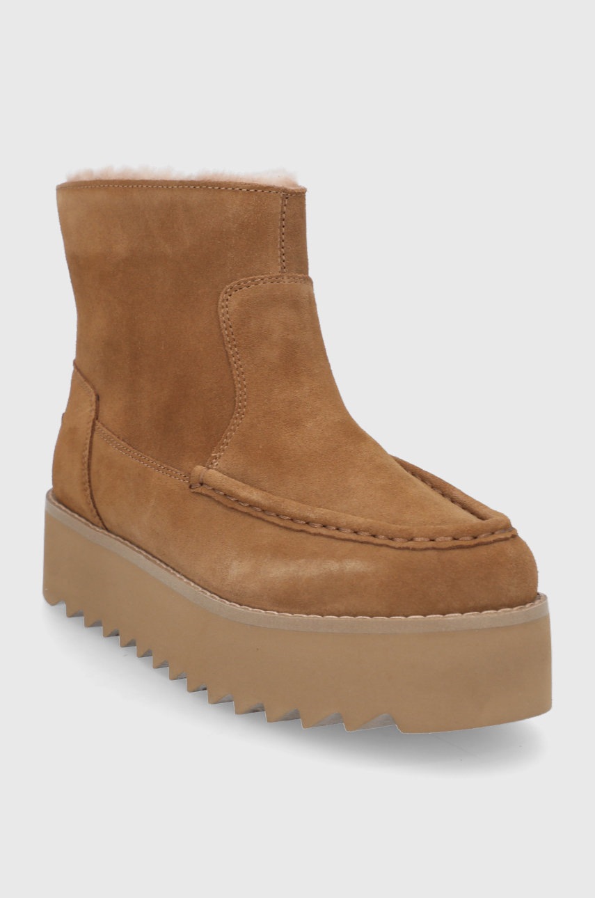 

Замшевые сапоги UGG Classic Rising Heel-Zip цвет коричневый
