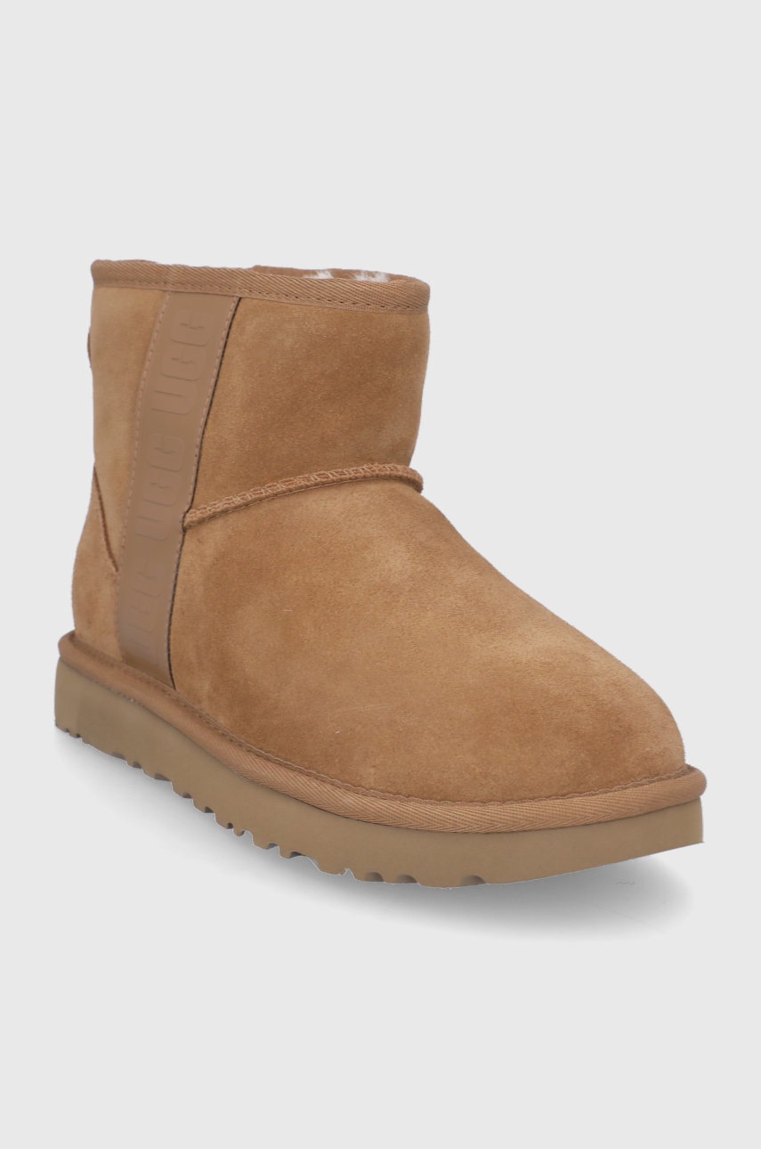 

Замшевые сапоги UGG Classic Mini Side Logo цвет коричневый