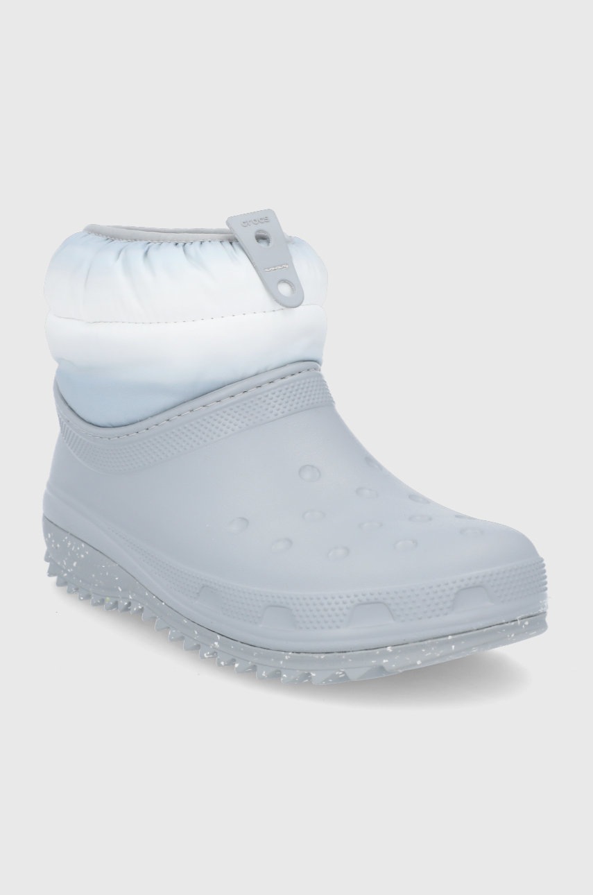

Зимові чоботи Crocs Classic Neo Puff Shorty Boot колір сірий 207311