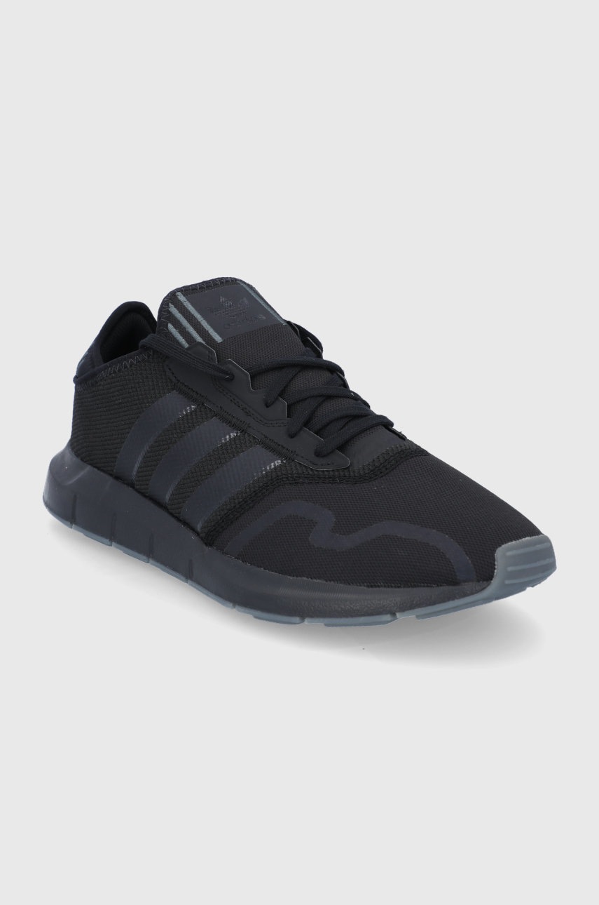 

Ботинки adidas Originals H03071 цвет чёрный
