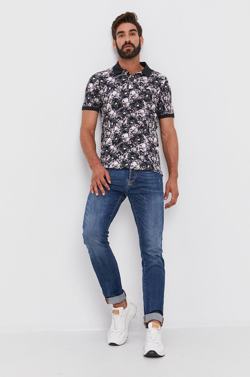 

Тениска с яка Guess мъжка в черно с десен, Черен