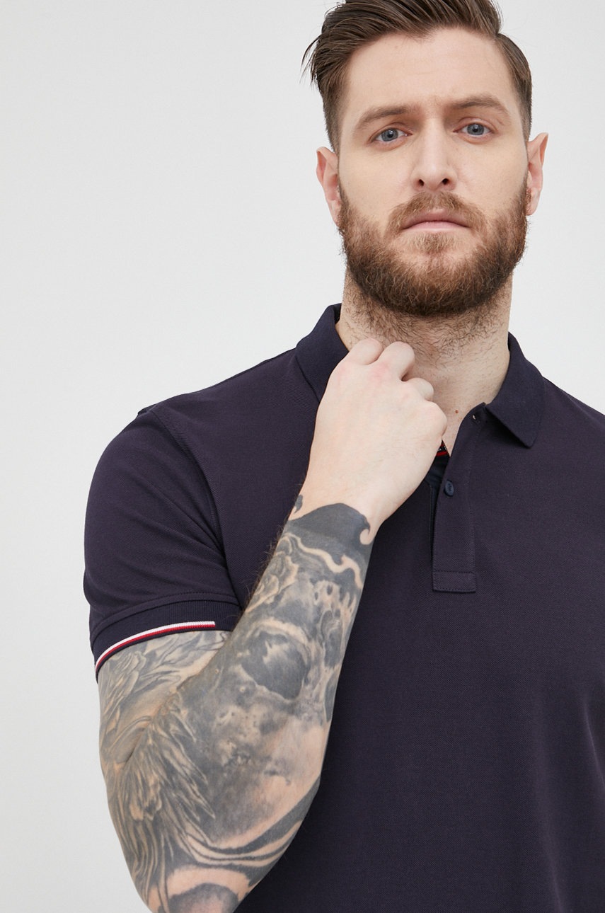 

Памучна тениска с яка Tommy Hilfiger в тъмносиньо с изчистен дизайн, Тъмносин