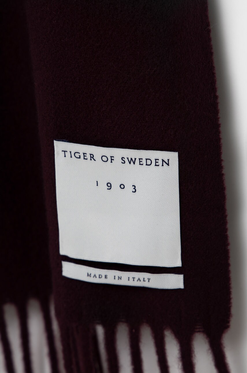 

Шерстяной шарф Tiger Of Sweden цвет бордовый гладкий