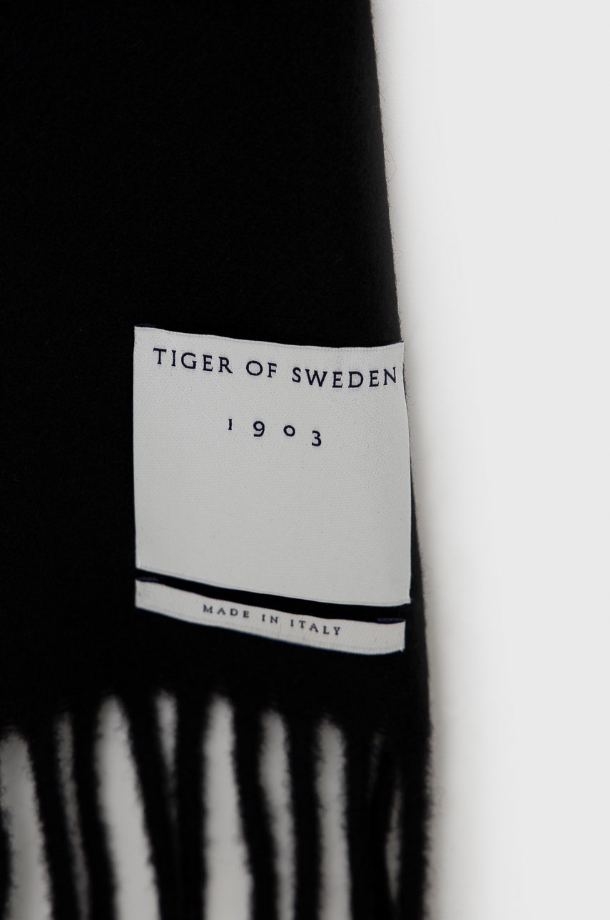 

Шерстяной шарф Tiger Of Sweden цвет чёрный гладкий