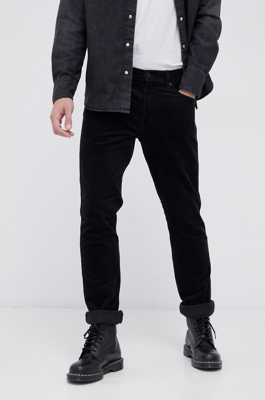 Wrangler Pantaloni de catifea cord bărbați, culoarea negru, model drept answear imagine noua