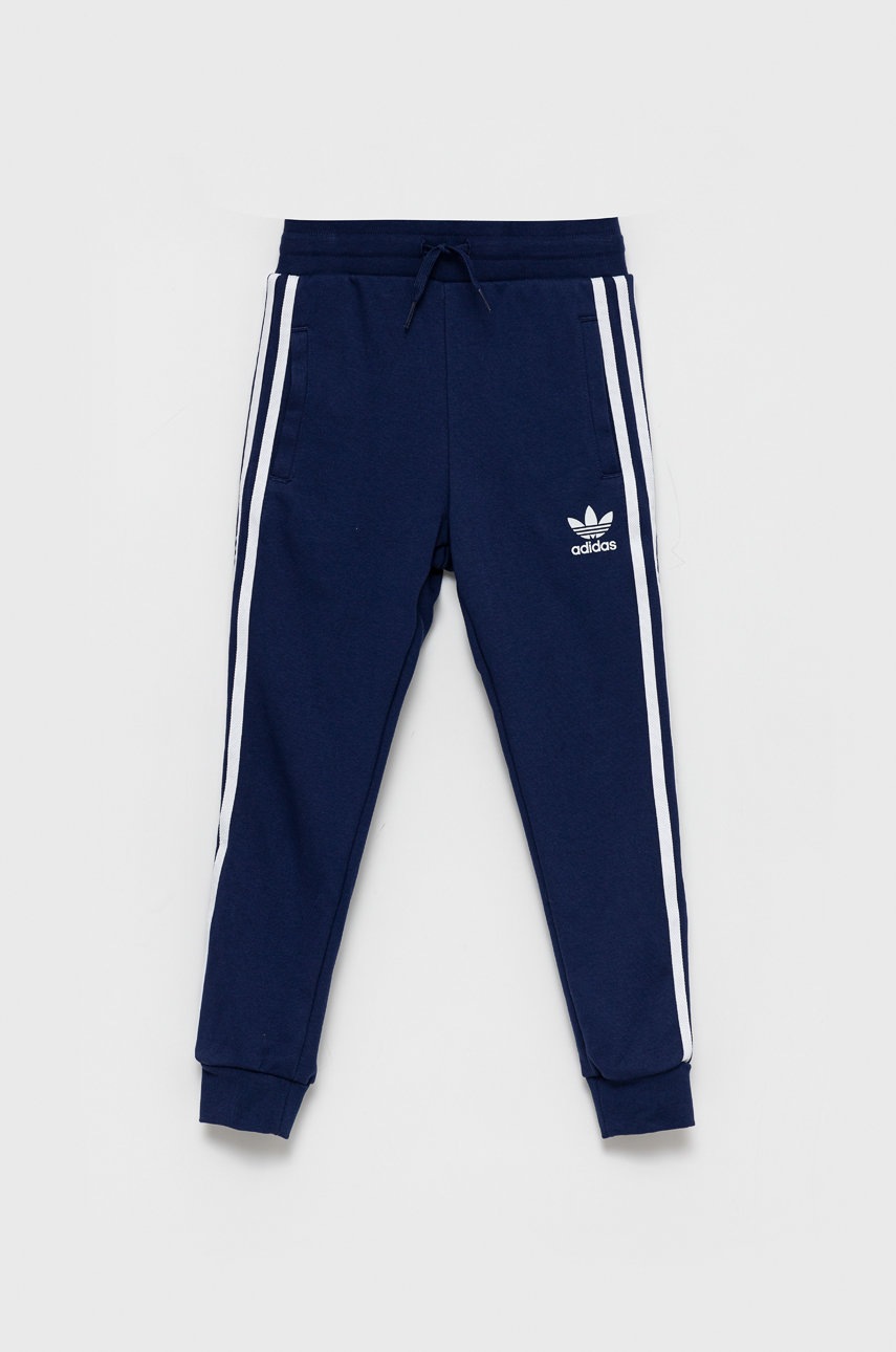 

Детски панталон adidas Originals в тъмносиньо с апликация, Тъмносин