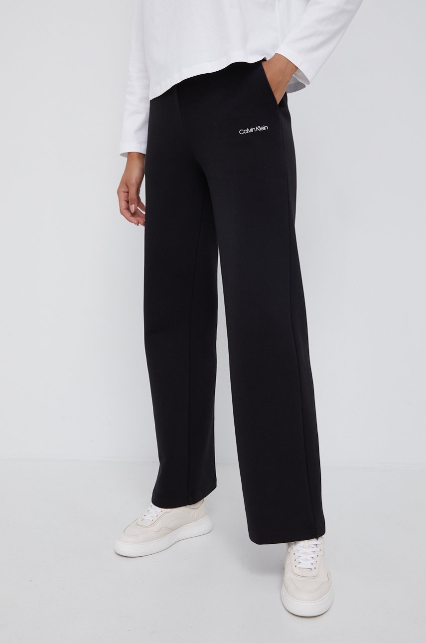 

Панталон Calvin Klein дамски в черно с изчистен дизайн, Черен