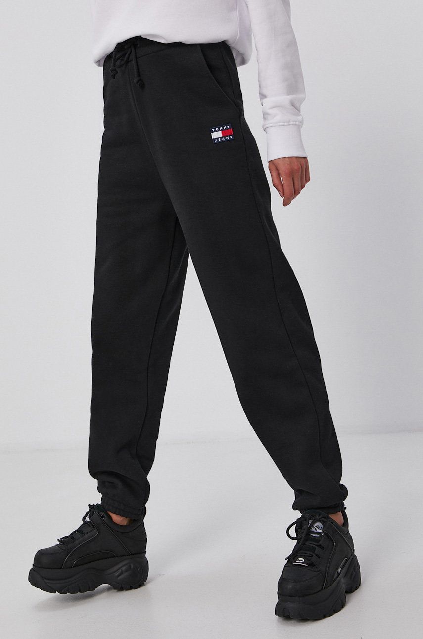 Tommy Jeans Pantaloni femei, culoarea negru, material neted