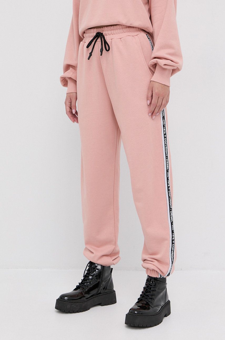 Diesel Pantaloni femei, culoarea roz, cu imprimeu answear.ro imagine megaplaza.ro