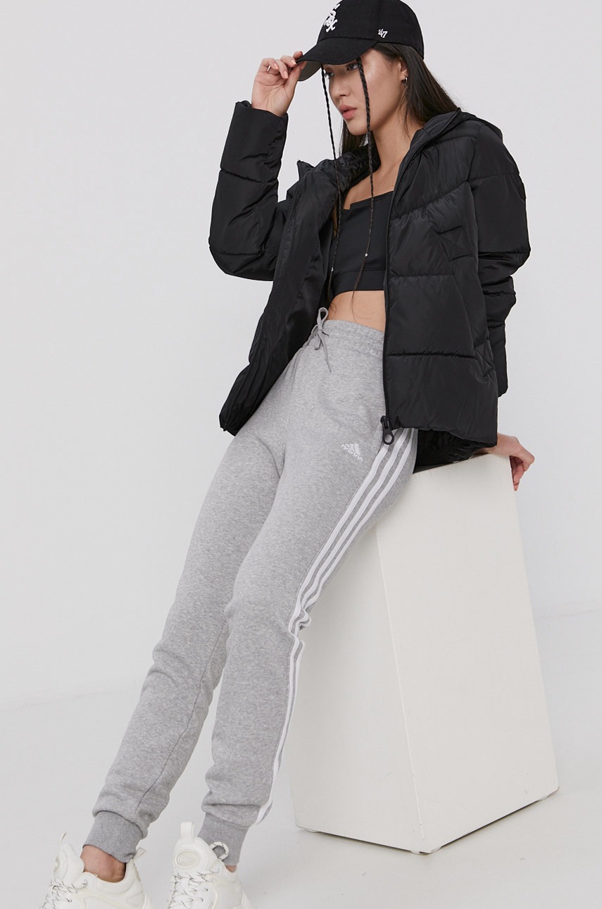 

Брюки adidas GV6020 женские цвет серый гладкие