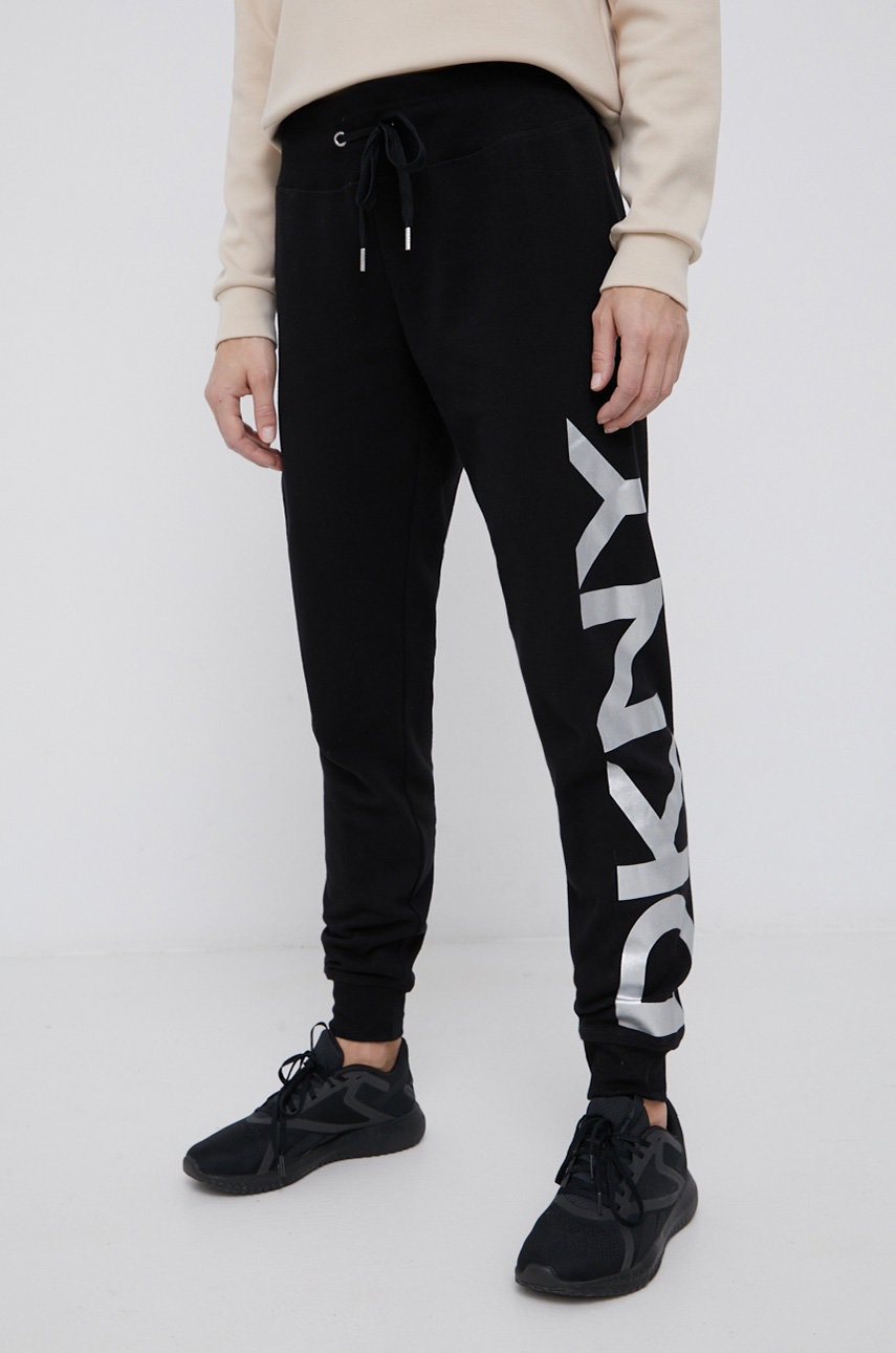 

Брюки Dkny женские цвет чёрный с принтом
