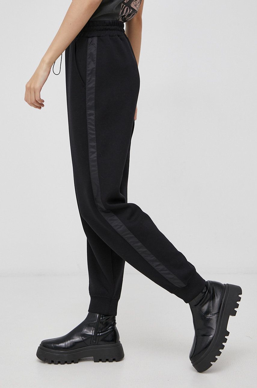 Diadora Pantaloni femei, culoarea negru, material neted