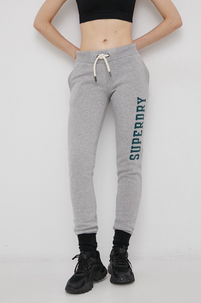 Superdry Pantaloni Femei, Culoarea Gri, Cu Imprimeu