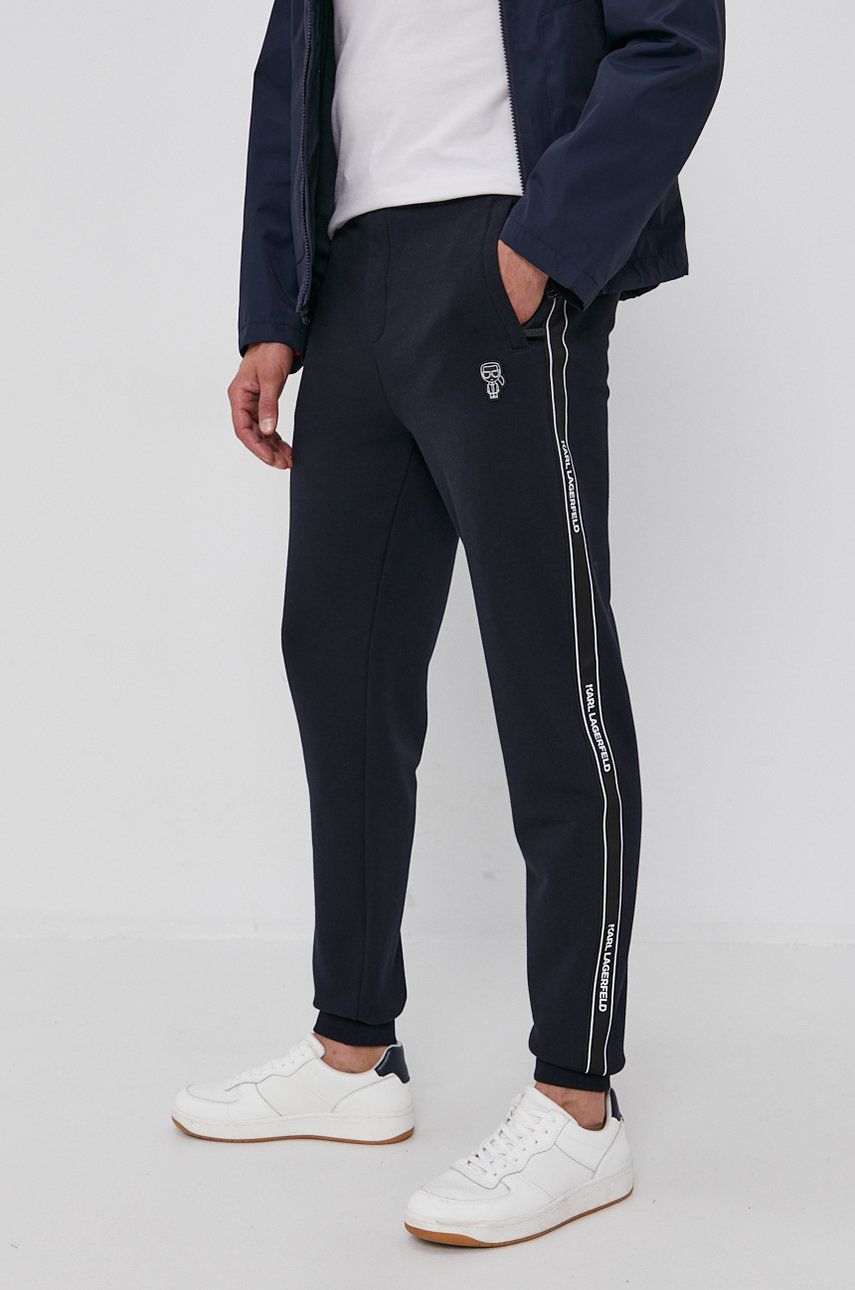 Karl Lagerfeld Pantaloni bărbați, culoarea albastru marin, cu imprimeu answear.ro imagine 2022 reducere