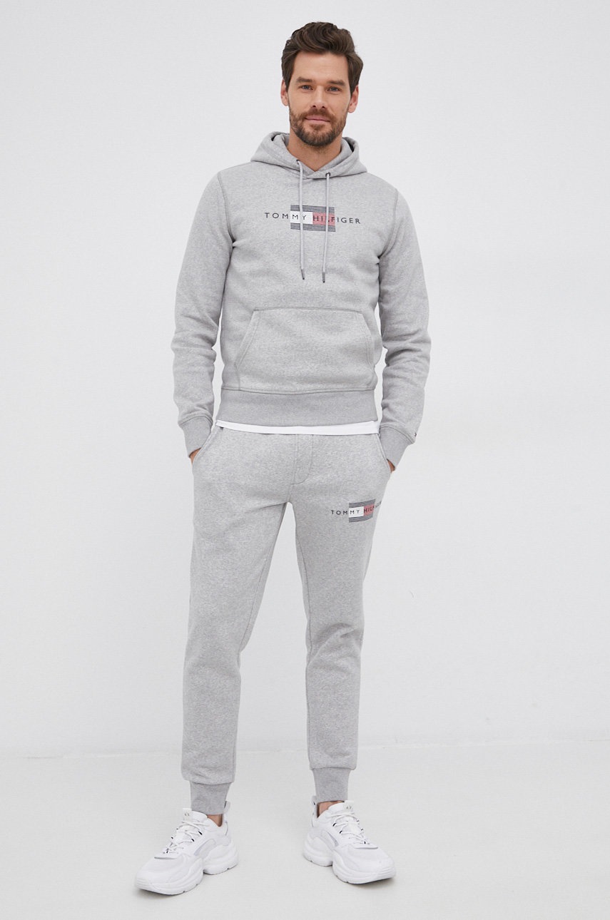 

Панталон Tommy Hilfiger мъжки в сиво с принт, Сив