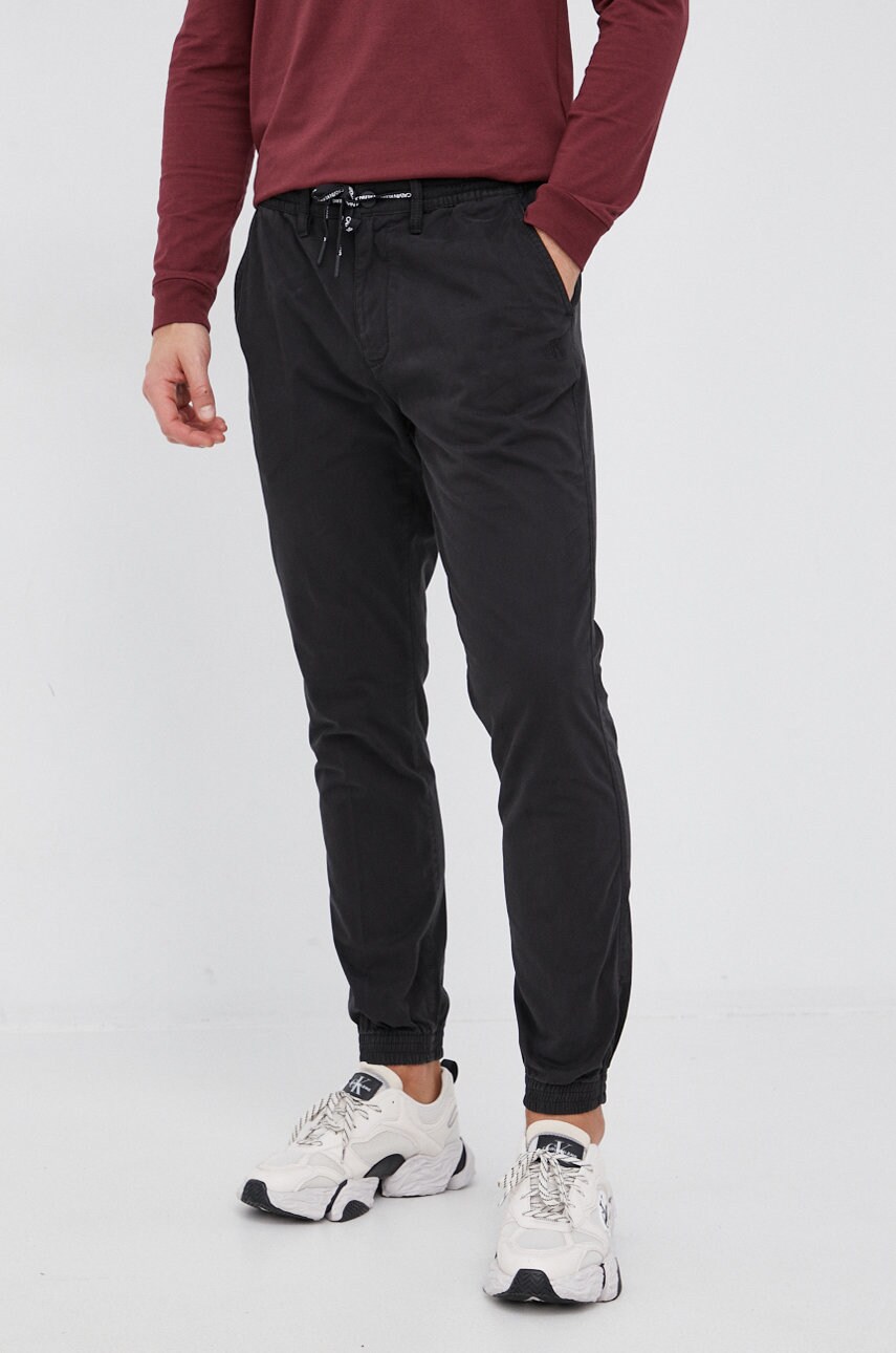 

Панталон Calvin Klein Jeans мъжки в черно с кройка тип jogger, Черен