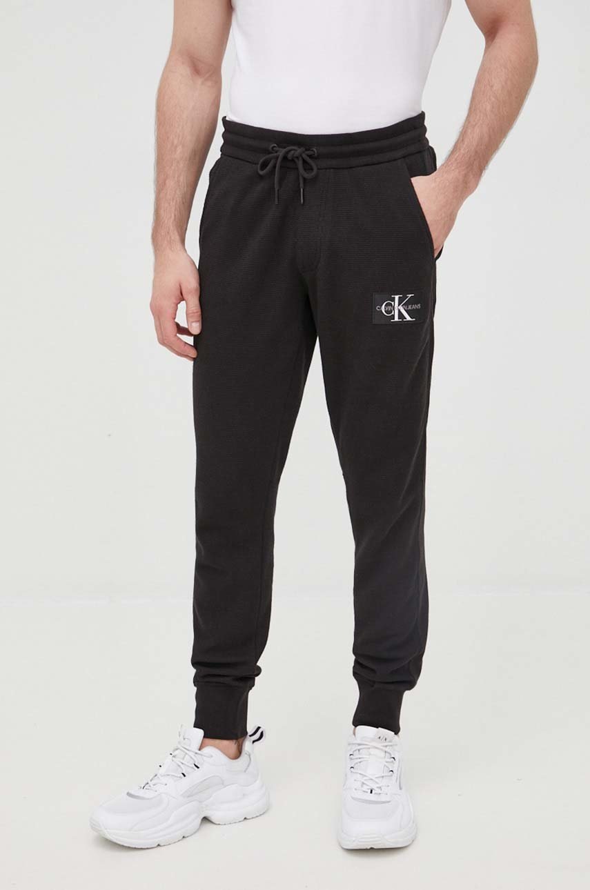 

Памучен панталон Calvin Klein Jeans мъжки в черно с изчистен дизайн, Черен