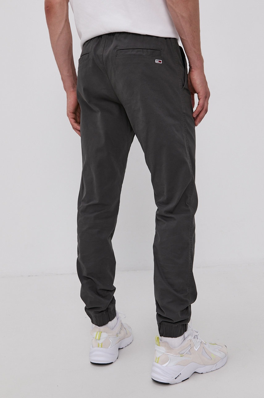 

Штани Tommy Jeans чоловічі колір сірий фасон jogger