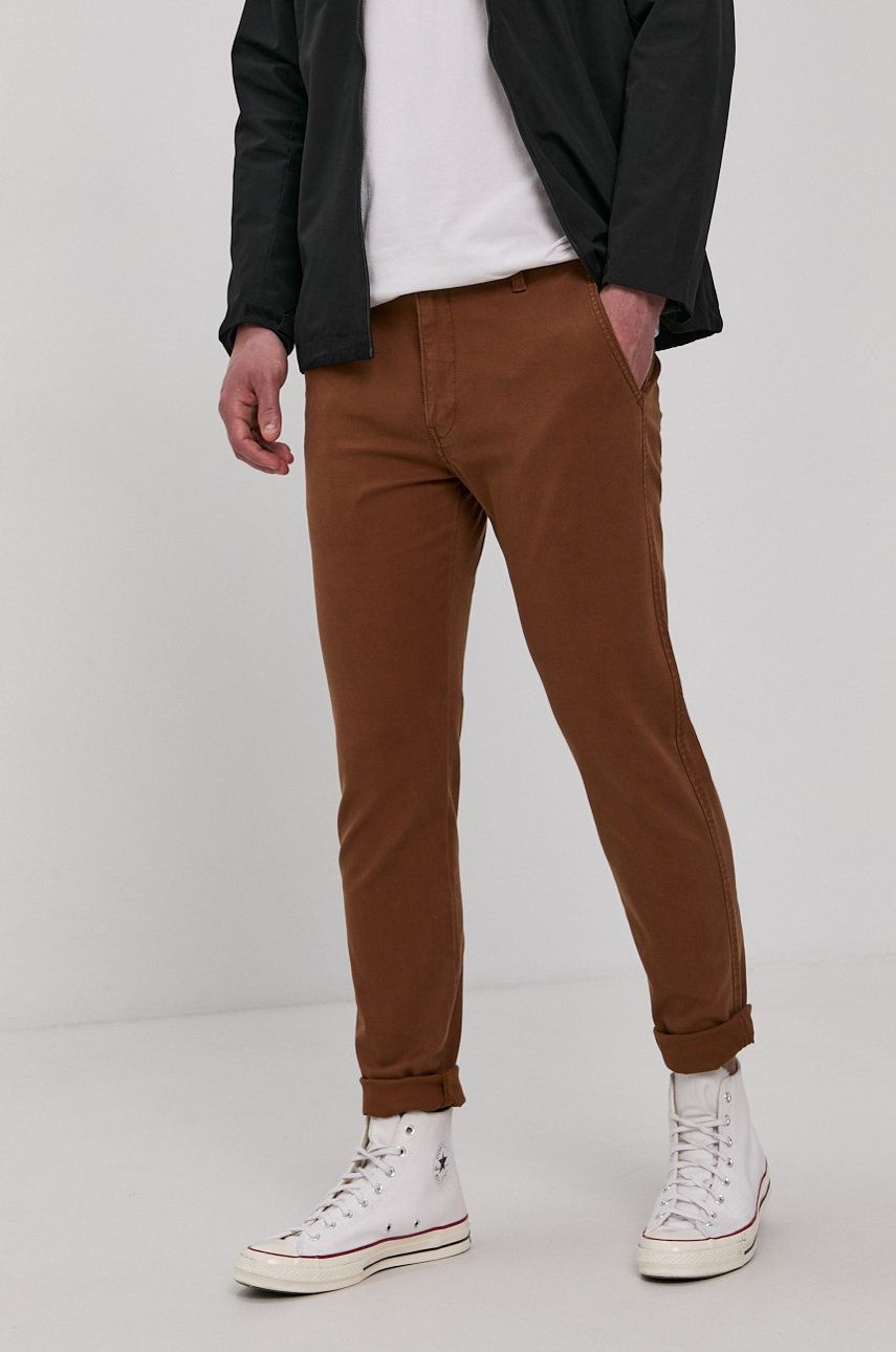 Levi’s Pantaloni bărbați, culoarea maro, cu fason chinos answear.ro imagine 2022 reducere