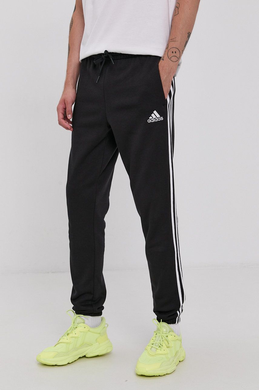 Levně Kalhoty adidas GK8822 pánské, černá barva, s aplikací