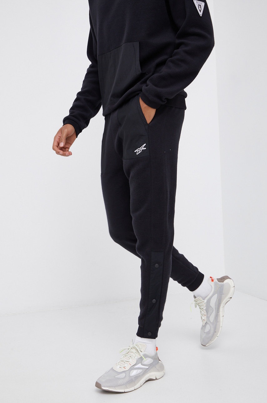 

Панталон Reebok GT5797 мъжки в черно с апликация, Черен