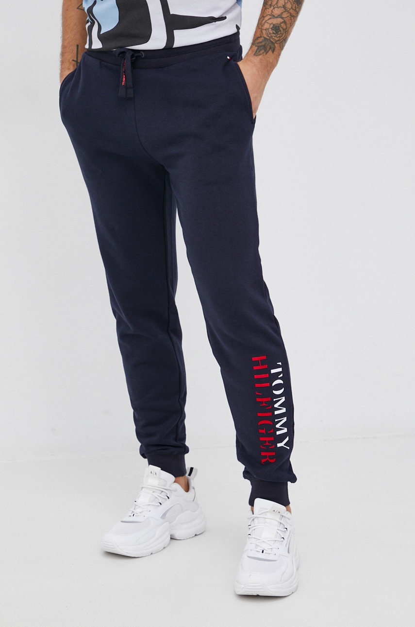 

Панталон Tommy Hilfiger мъжки в тъмносиньо с изчистен дизайн, Тъмносин