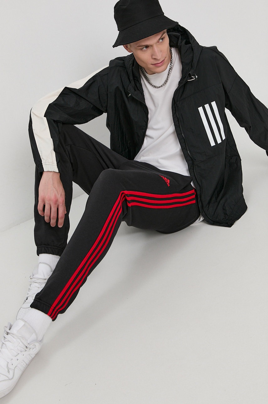 

Панталон adidas мъжки в черно с изчистен дизайн, Черен