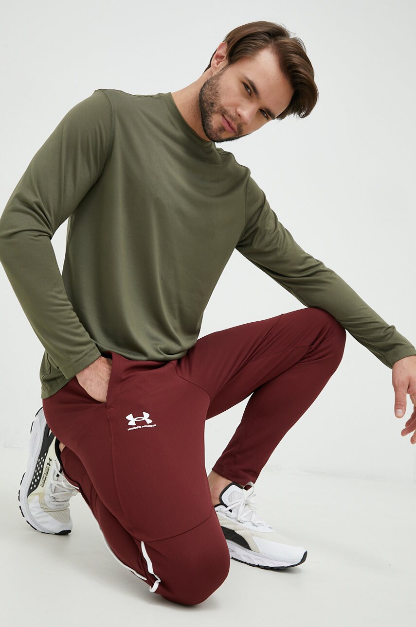 

Спортивные штаны Under Armour pique цвет бордовый однотонные