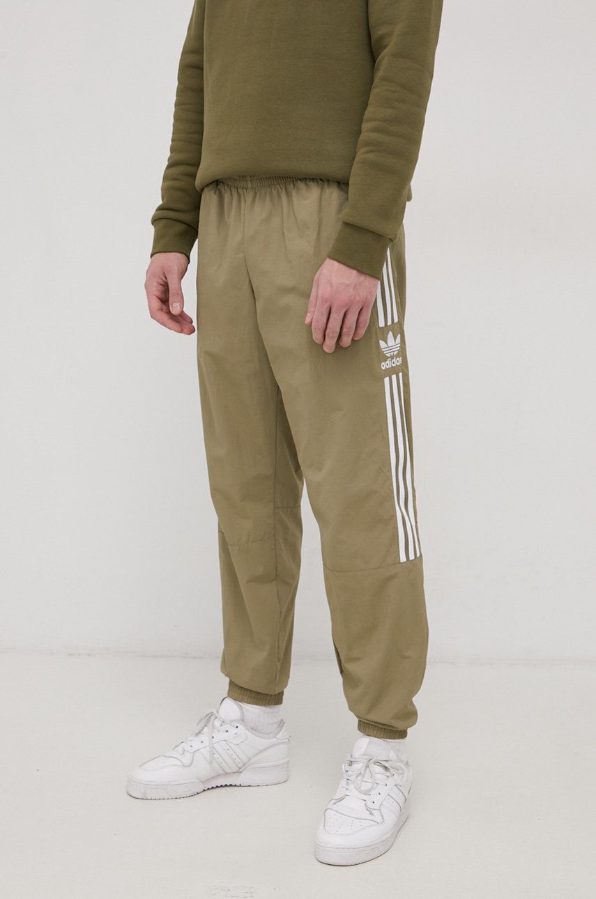 Adidas Originals Pantaloni bărbați, culoarea verde, material neted adidas Originals imagine 2022 reducere