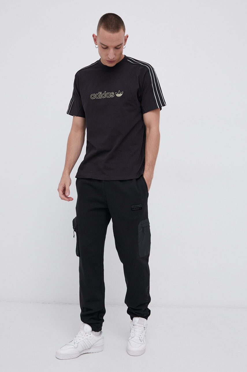 Adidas originals pantaloni h11485 bărbați, culoarea negru, material neted