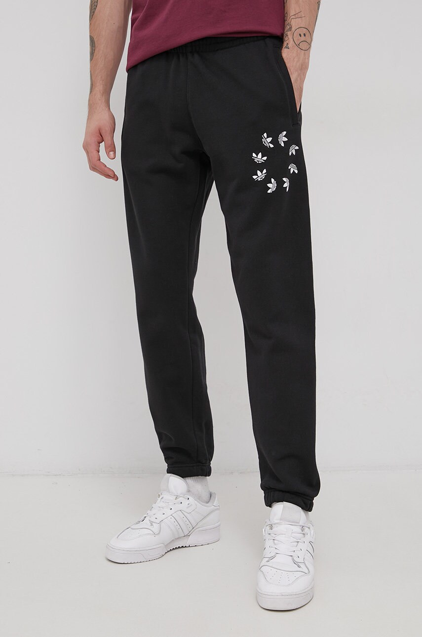Adidas originals pantaloni de bumbac bărbați, culoarea negru, cu imprimeu