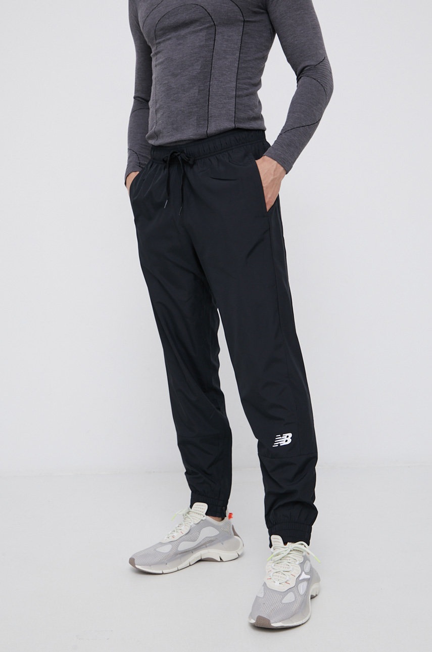 

Панталон New Balance MP13011BK мъжки в черно, Черен