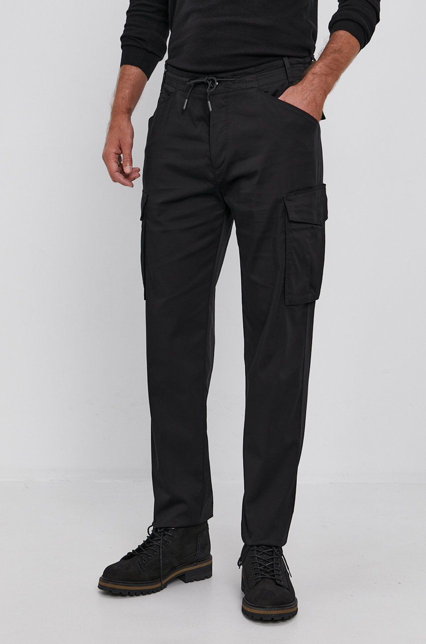 Sisley Pantaloni bărbați, culoarea negru, cu fason cargo answear.ro