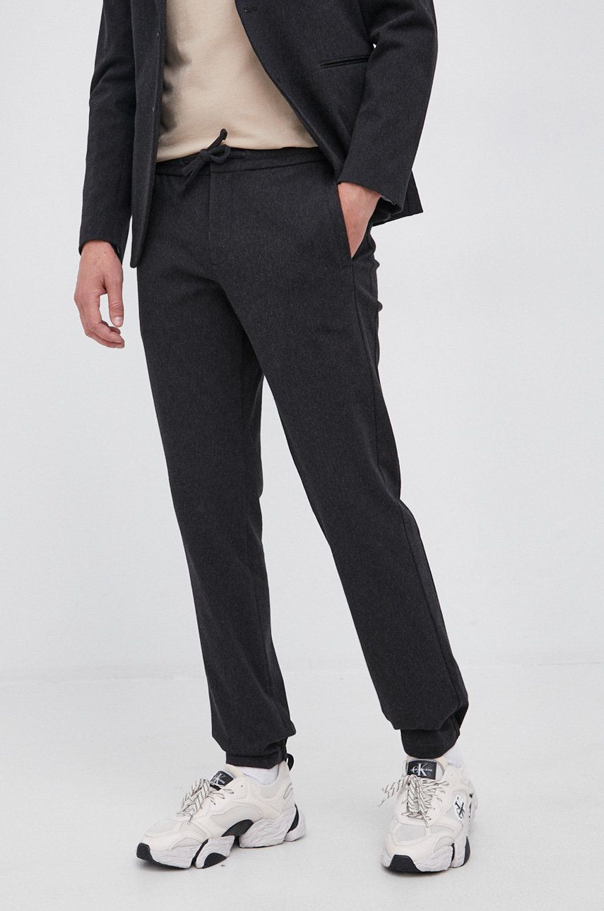 Sisley Pantaloni bărbați, culoarea negru, material neted answear.ro imagine 2022 reducere