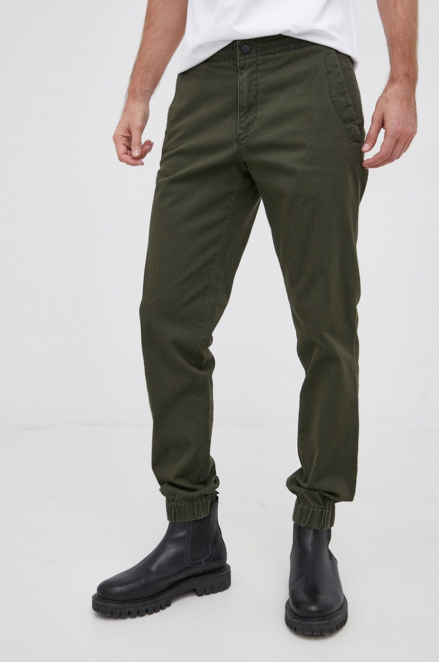 Sisley Pantaloni bărbați, culoarea verde, jogger 2022 ❤️ Pret Super answear imagine noua 2022