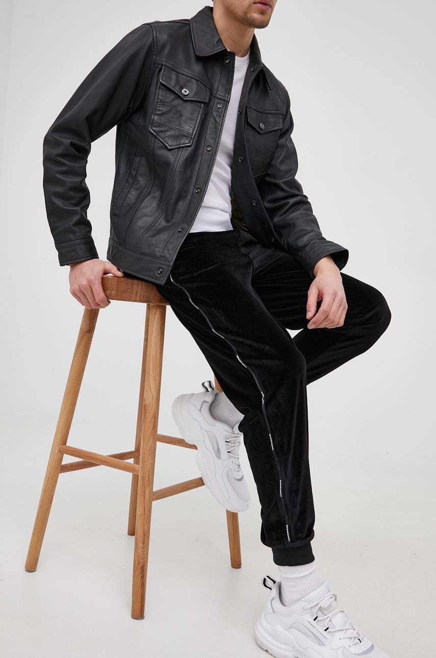 

Панталони Calvin Klein Jeans мъжко в черно с изчистен дизайн, Черен