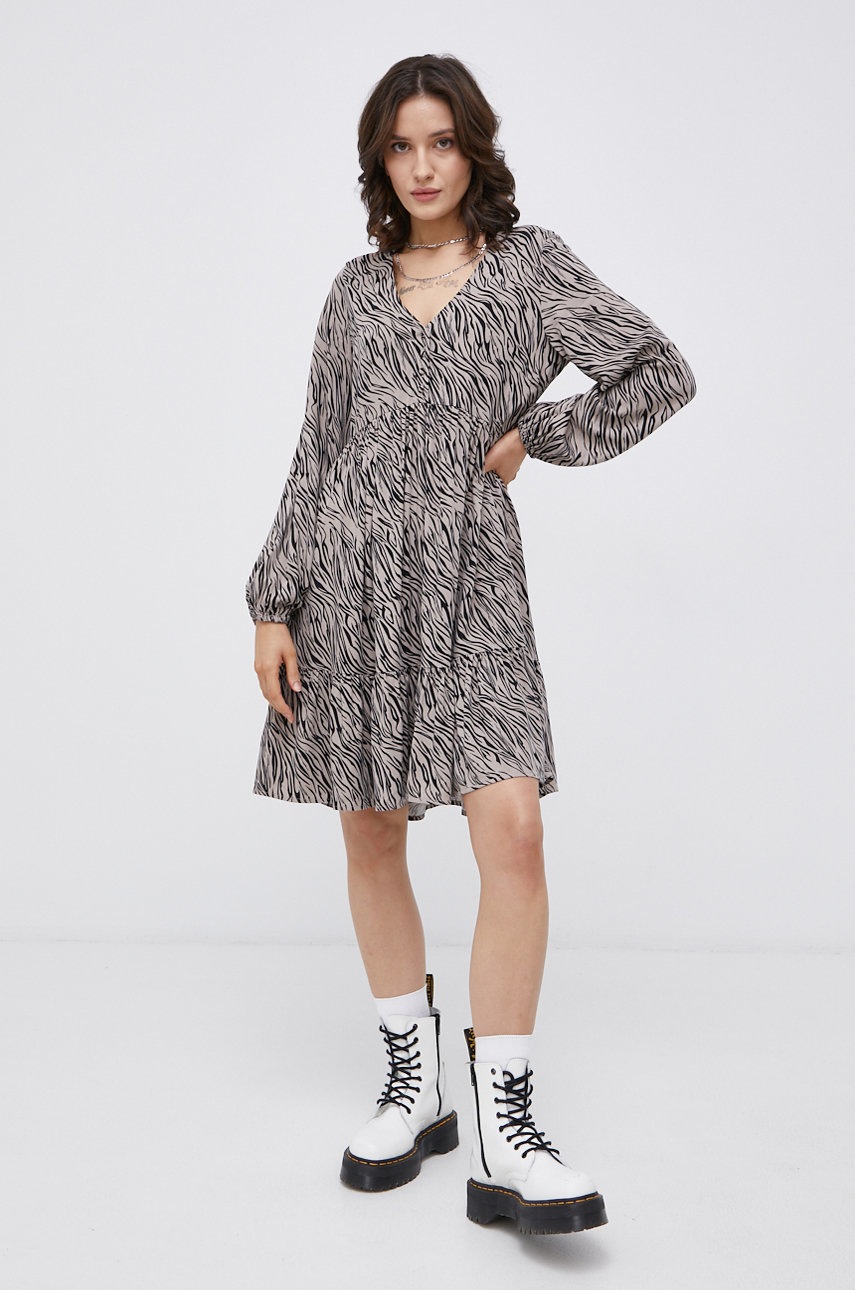 

Платье Vila цвет серый mini oversize