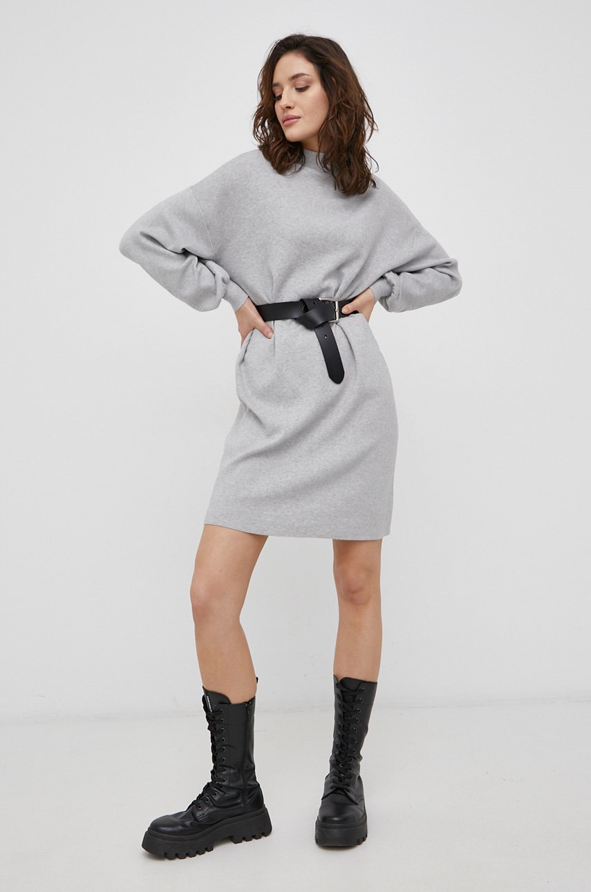 

Рокля Vero Moda в сиво къс модел със стандартна кройка, Сив