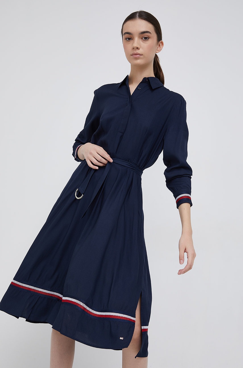 

Рокля Tommy Hilfiger в тъмносиньо къс модел разкроен модел, Тъмносин