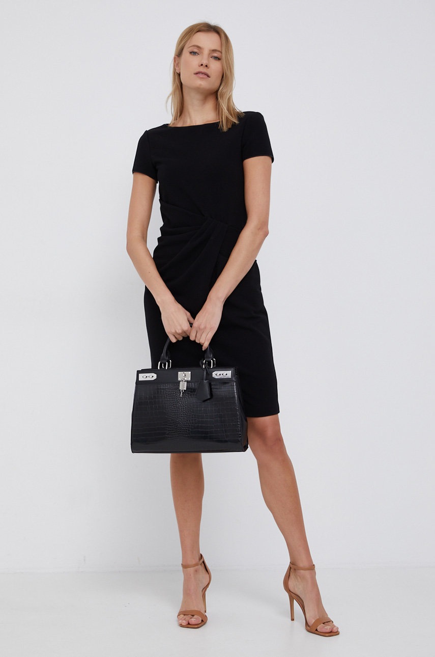 

Платье Emporio Armani цвет чёрный mini расклешённое