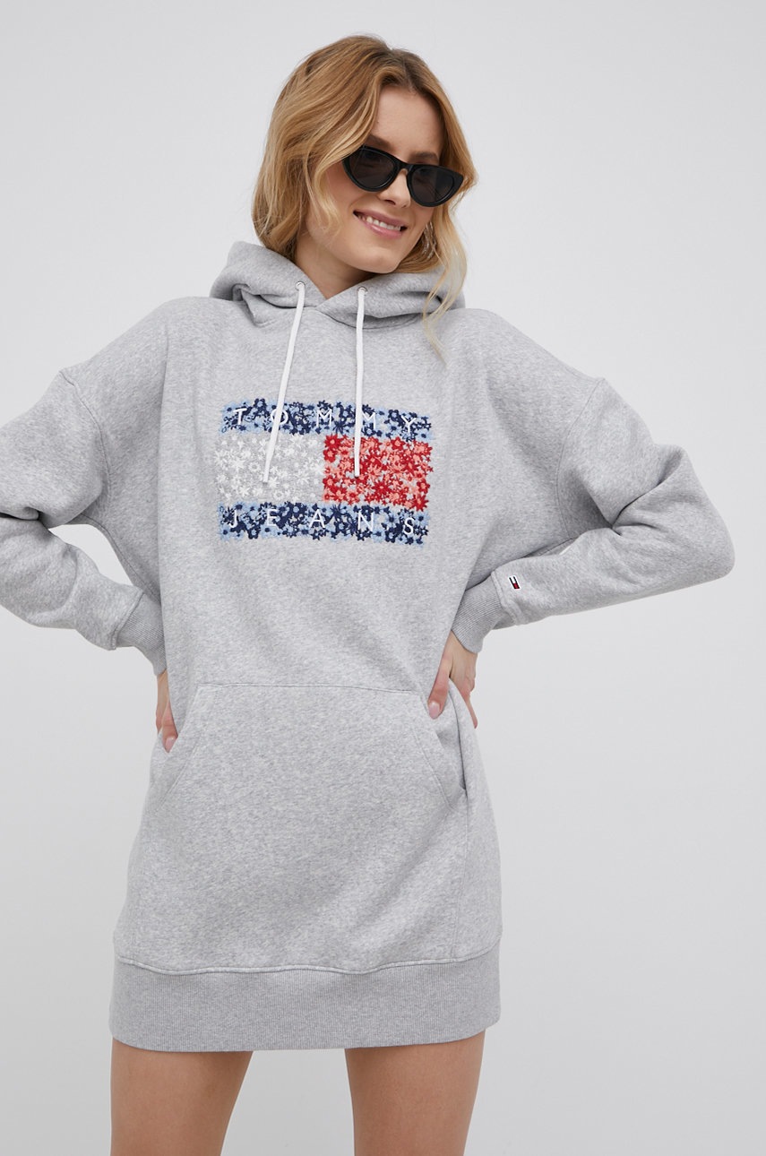 

Рокля Tommy Jeans в сиво къс модел със стандартна кройка, Сив
