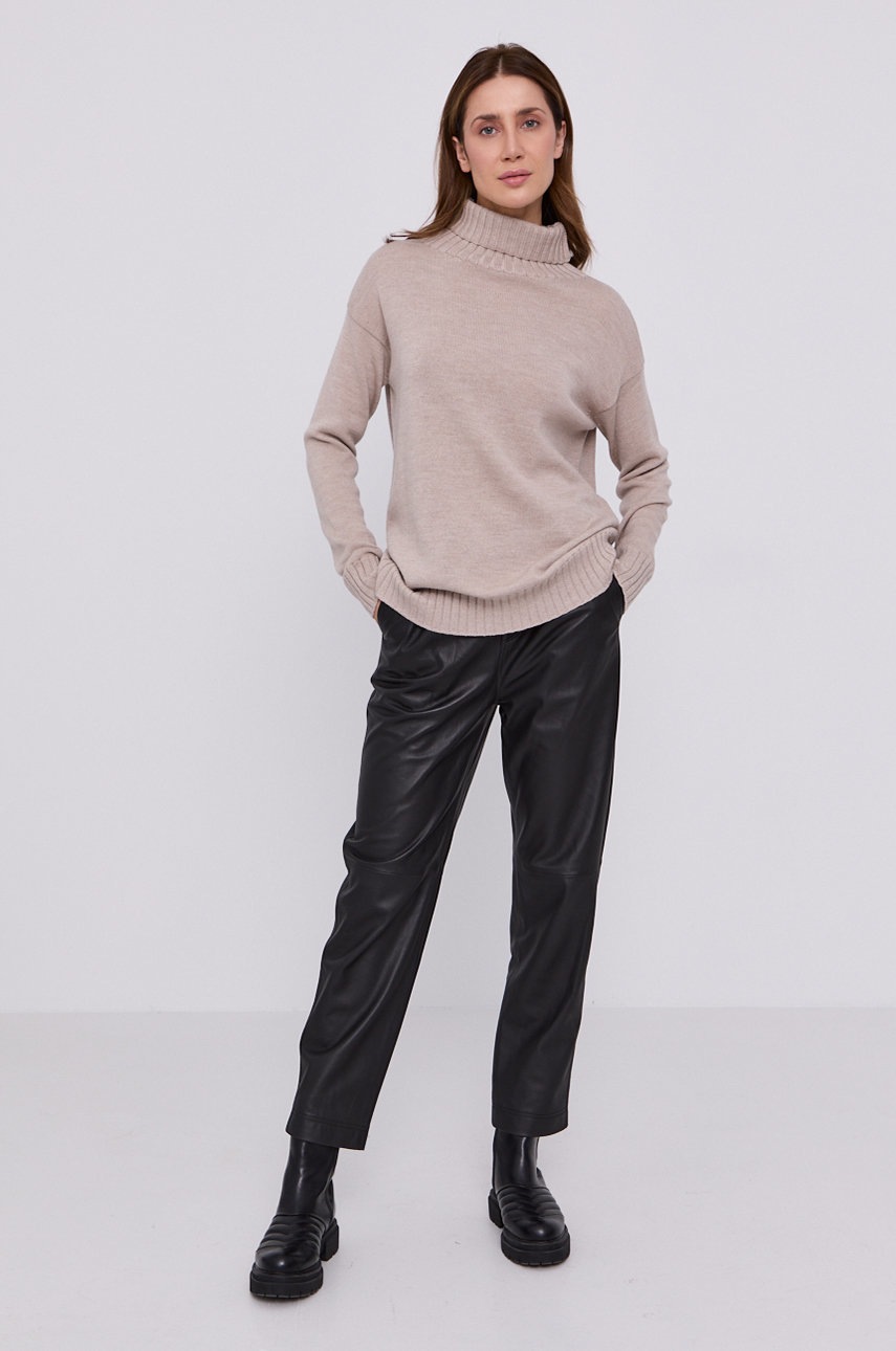 

Свитер Max Mara Leisure женский цвет бежевый с гольфом
