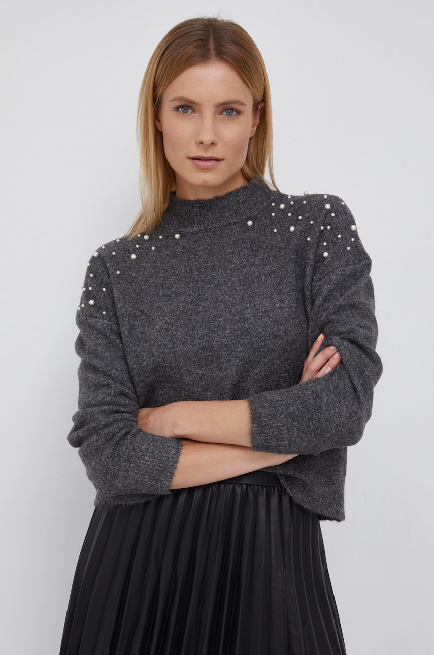 

Пуловер с вълна JDY дамски в сиво с ниско поло, Сив